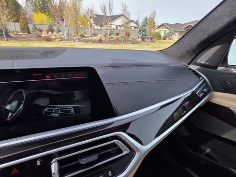 Used 2021 BMW X7 xDrive40i w/ Premium Package image 18