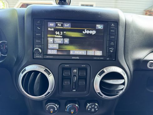 Used 2013 Jeep Wrangler Unlimited Sahara w/ Dual Top Group AWD/4WD image 16
