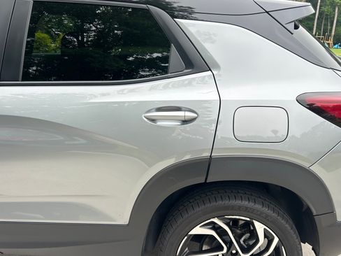 Used 2025 Chevrolet TrailBlazer RS w/ Convenience Package AWD/4WD image 17