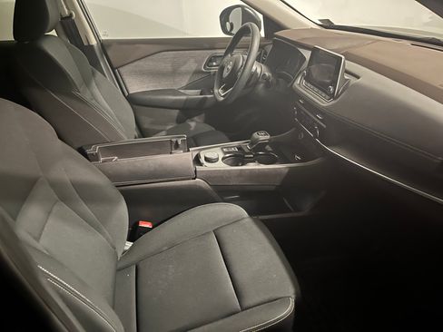 Used 2023 Nissan Rogue S image 14