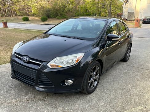 Used 2014 Ford Focus SE w/ Equipment Group 201A image 2