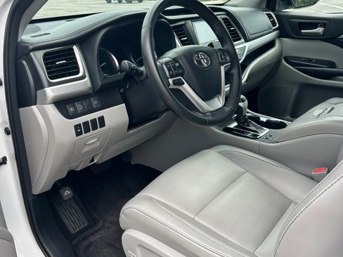 Used 2018 Toyota Highlander XLE AWD/4WD image 8