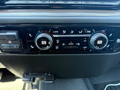 Used 2024 Chevrolet Silverado 2500 LT w/ Convenience Package image 19