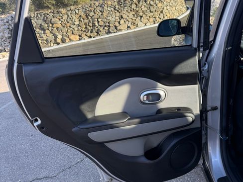 Used 2016 Kia Soul FWD image 9