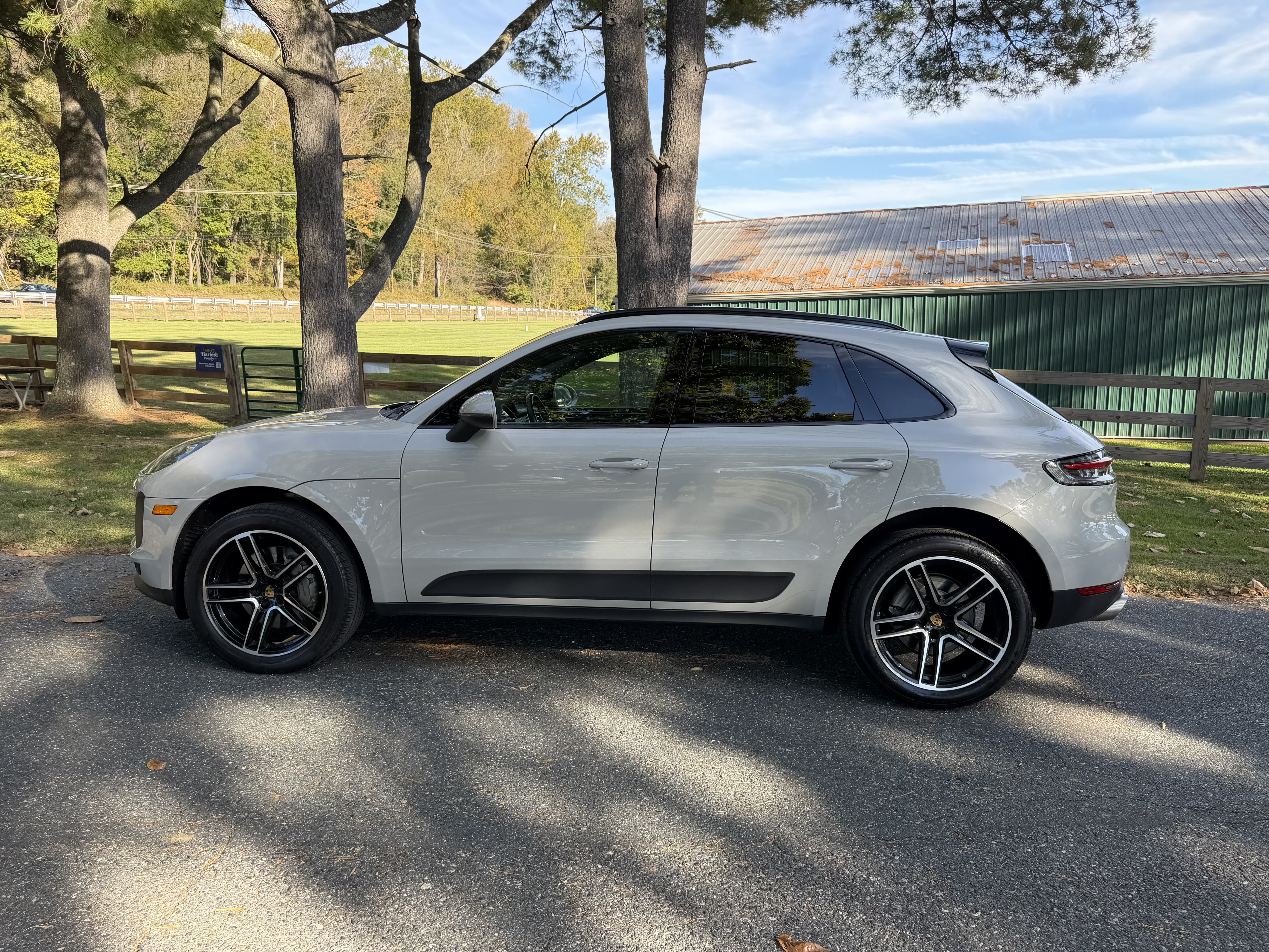 Used 2020 Porsche Macan S AWD/4WD image 1