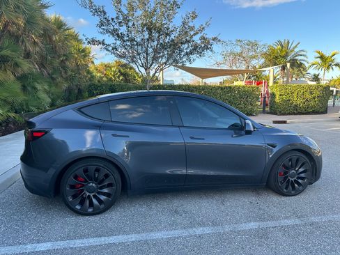 Used 2021 Tesla Model Y Performance image 4