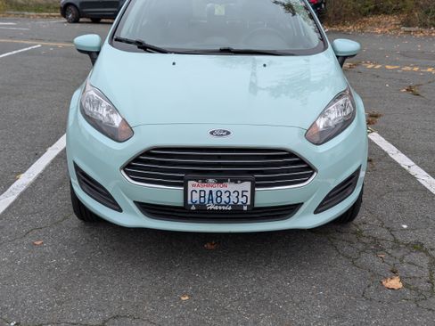 Used 2017 Ford Fiesta SE image 6