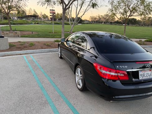 Used 2013 Mercedes-Benz E 550 E 550 Coupe 2D image 4