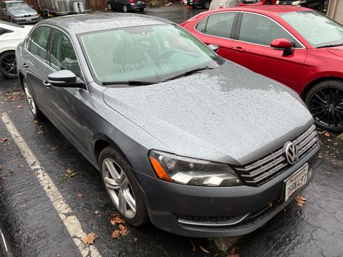 Used 2014 Volkswagen Passat TDI SE image 4