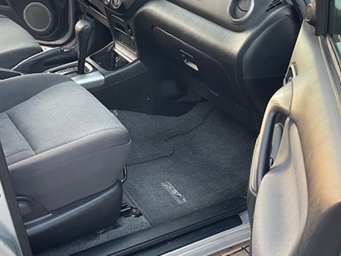 Used 2005 Toyota RAV4 2WD image 12