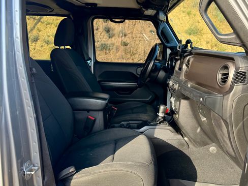 Used 2018 Jeep Wrangler Unlimited Sport S AWD/4WD image 11