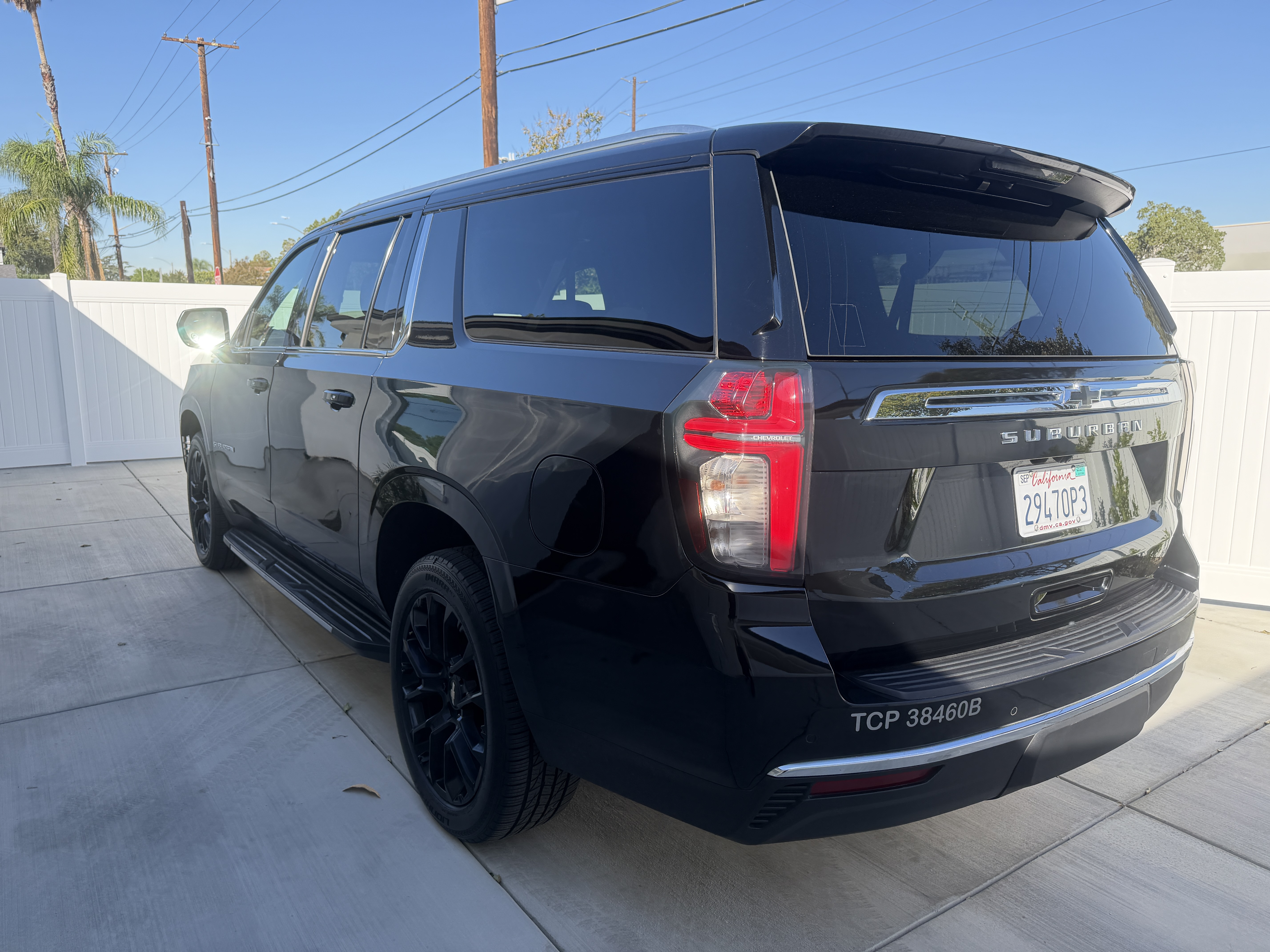 Used 2023 Chevrolet Suburban LS RWD image 8