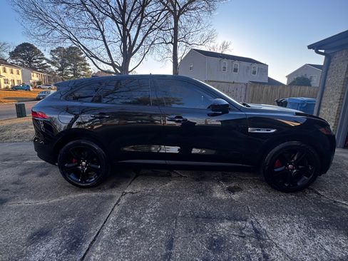 Used 2017 Jaguar F-PACE R-Sport image 6