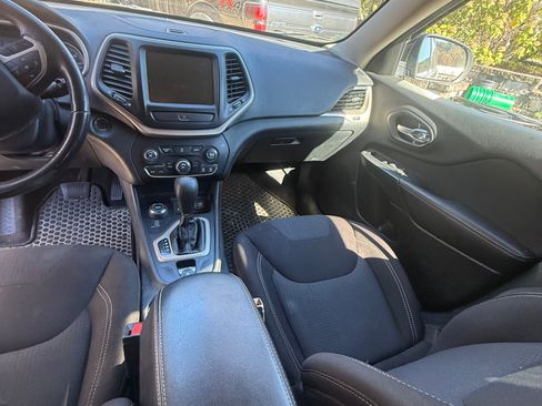 Used 2016 Jeep Cherokee Latitude w/ Cold Weather Group image 4