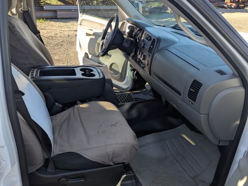 Used 2013 Chevrolet Silverado 3500 W/T image 10