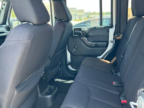 Used 2014 Jeep Wrangler Unlimited Sport w/ Connectivity Group AWD/4WD image 10