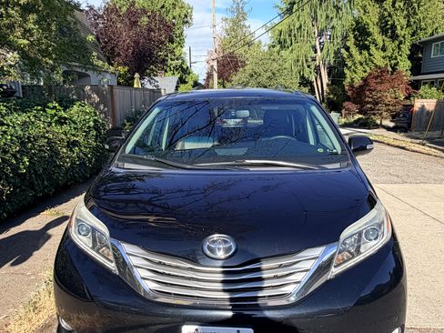 Used 2016 Toyota Sienna Limited Premium FWD image 6