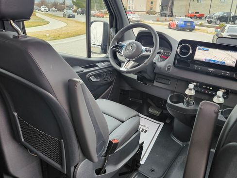 Used 2026 Mercedes-Benz Sprinter 2500 image 8