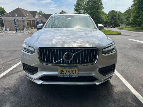 Used 2021 Volvo XC90 T5 Momentum w/ Climate Package AWD/4WD image 1