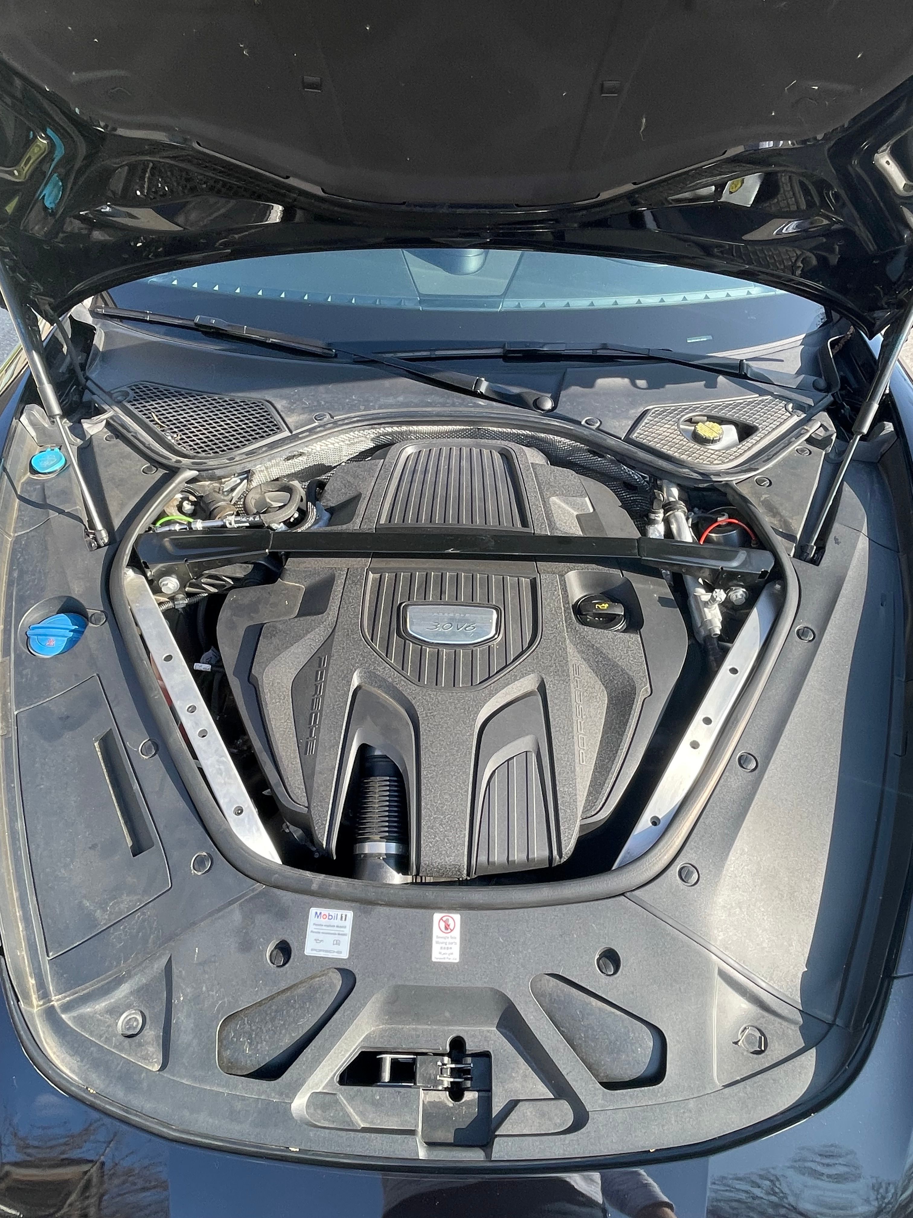 Used 2017 Porsche Panamera 4 AWD/4WD image 17