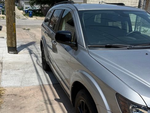 Used 2019 Dodge Journey SE FWD image 8