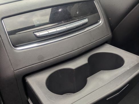 Used 2022 Cadillac Escalade Premium Luxury image 18