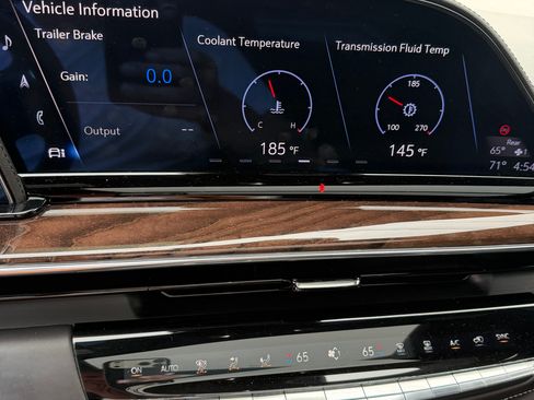 Used 2022 Cadillac Escalade ESV Sport Platinum w/ Heavy-Duty Trailer Package AWD/4WD image 22