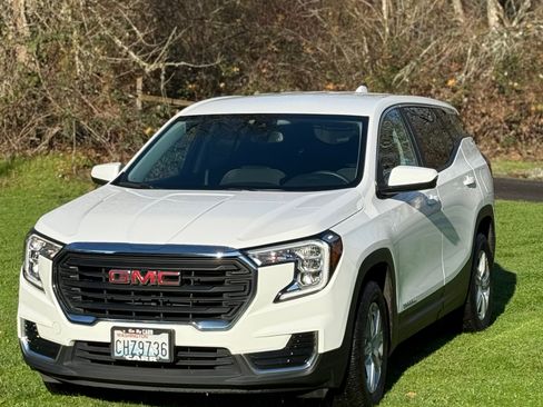 Used 2023 GMC Terrain SLE image 4
