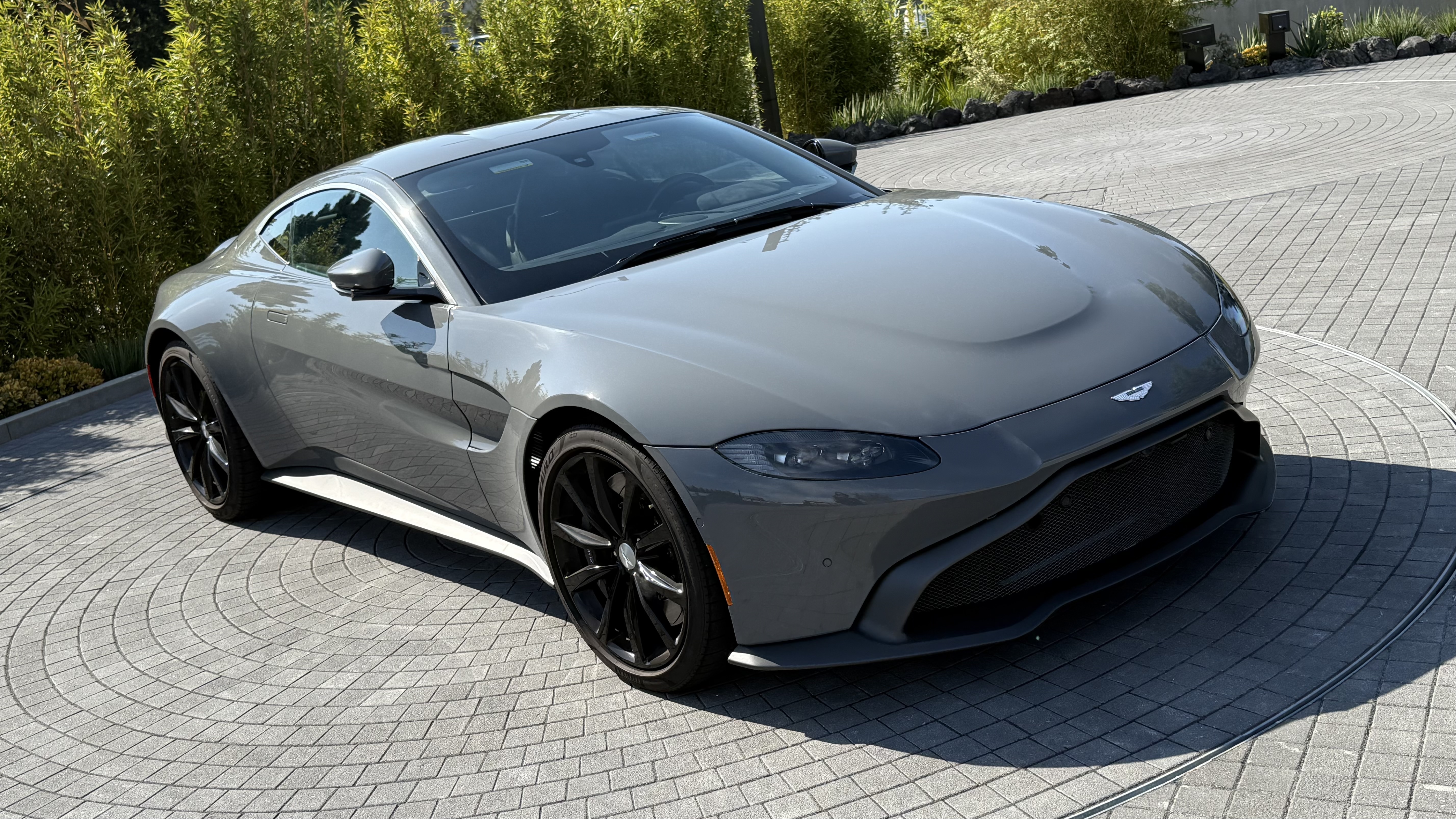Used 2020 Aston Martin V8 Vantage Coupe RWD image 13