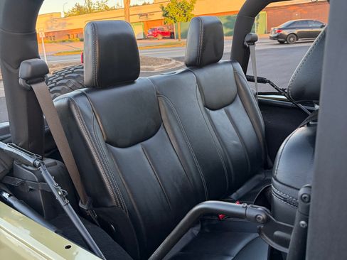 Used 2013 Jeep Wrangler Rubicon w/ PWR Convenience Group AWD/4WD image 18