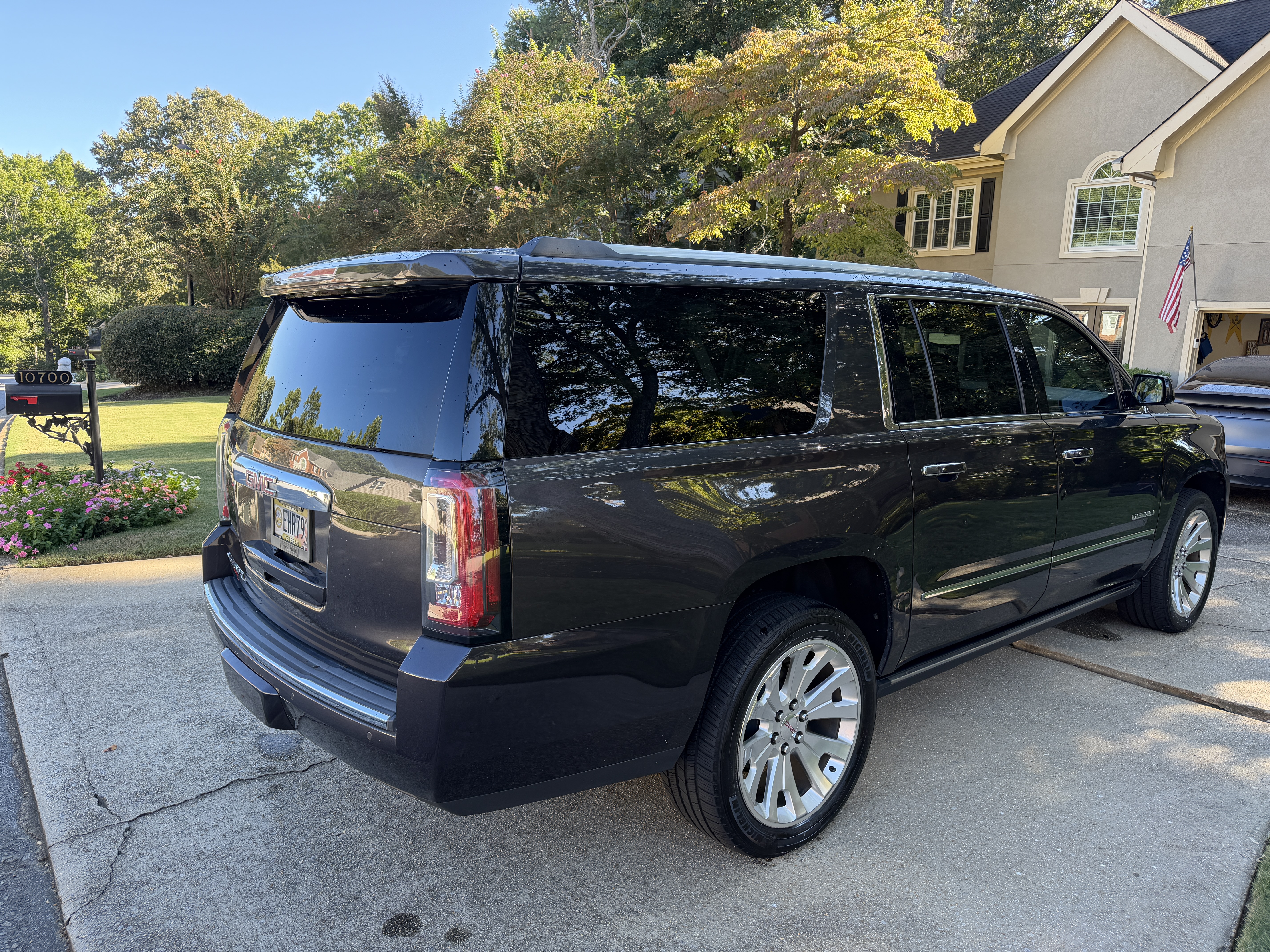 Used 2016 GMC Yukon XL Denali w/ Open Road Package AWD/4WD image 9