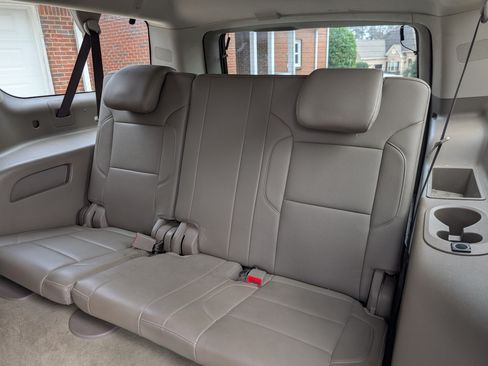 Used 2018 Chevrolet Suburban LT image 27