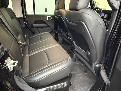 Used 2024 Jeep Wrangler High Altitude image 22