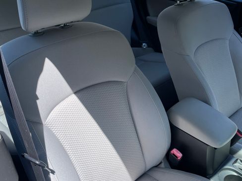 Used 2014 Subaru Forester 2.5i AWD/4WD image 12