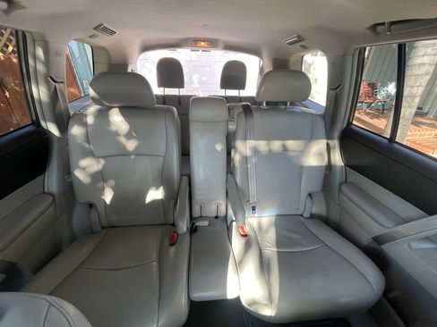 Used 2013 Toyota Highlander SE FWD image 12