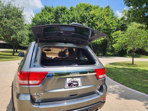 Used 2011 Jeep Grand Cherokee Overland Summit AWD/4WD image 14