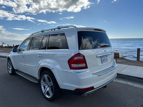Used 2010 Mercedes-Benz GL 550 GL 550 Sport Utility 4D image 4