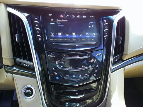 Used 2018 Cadillac Escalade Platinum image 2