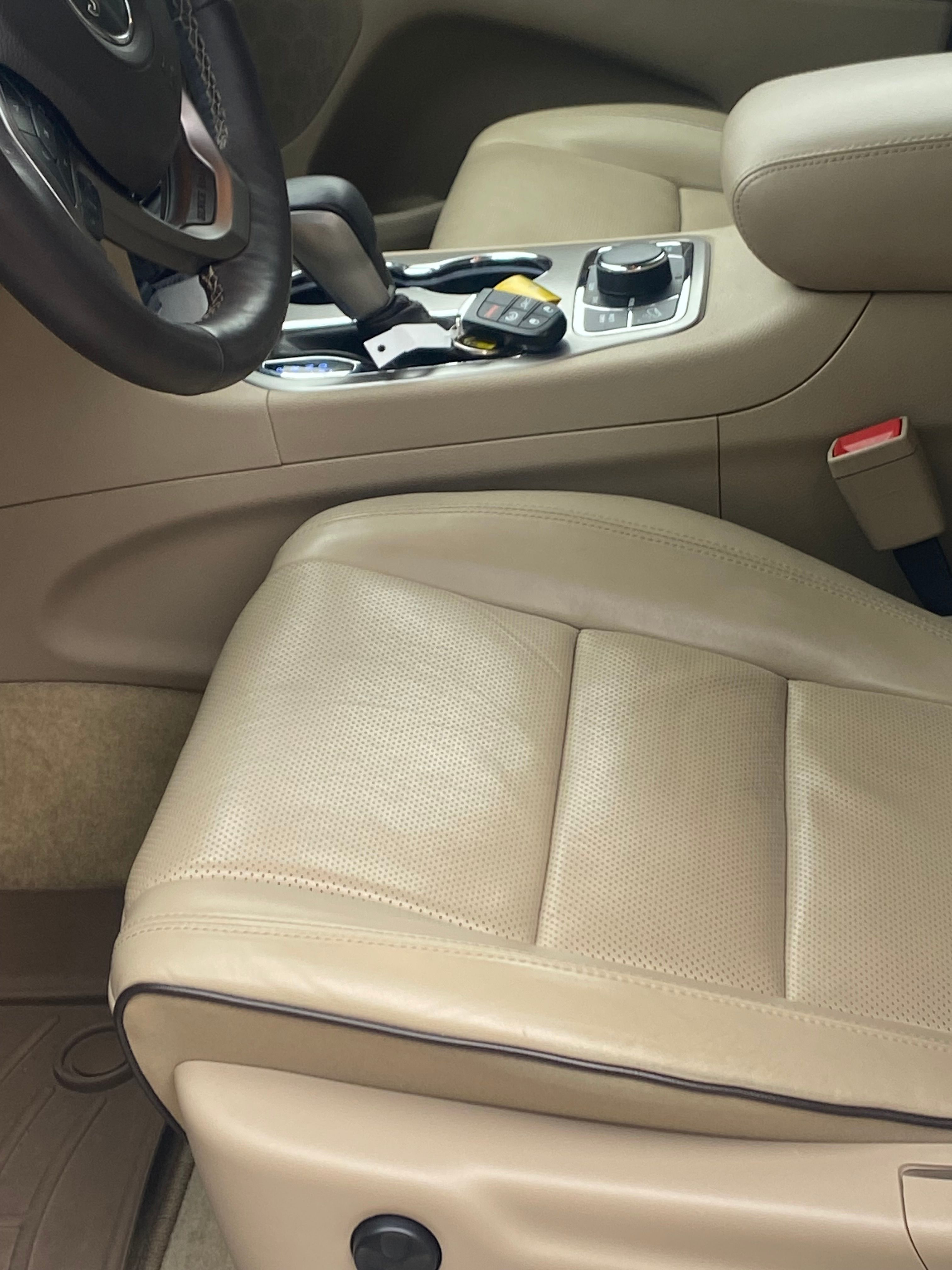 Used 2019 Jeep Grand Cherokee Overland AWD/4WD image 9