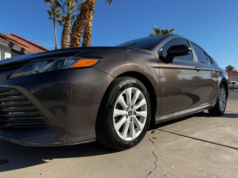 Used 2019 Toyota Camry LE image 5