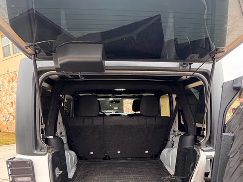 Used 2012 Jeep Wrangler Unlimited Sport image 15