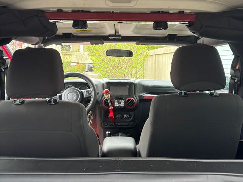 Used 2012 Jeep Wrangler Rubicon w/ Dual Top Group image 4