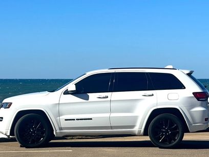 Used 2017 Jeep Grand Cherokee Altitude