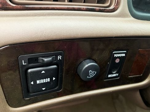 Used 2001 Toyota Camry XLE image 9