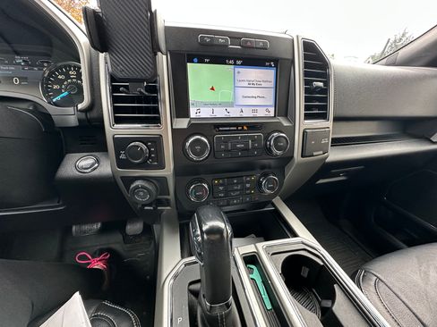 Used 2019 Ford F150 Lariat image 2