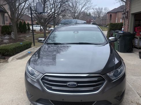 Used 2017 Ford Taurus Limited image 1