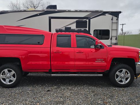 Used 2018 Chevrolet Silverado 2500 LT image 1