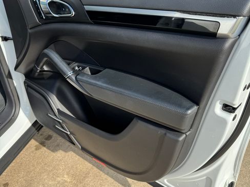 Used 2014 Porsche Cayenne S image 15