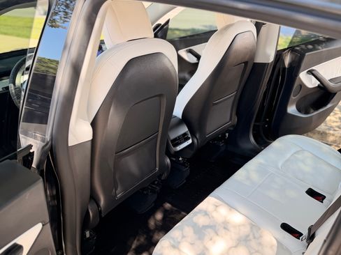 Used 2021 Tesla Model Y Long Range AWD/4WD image 16