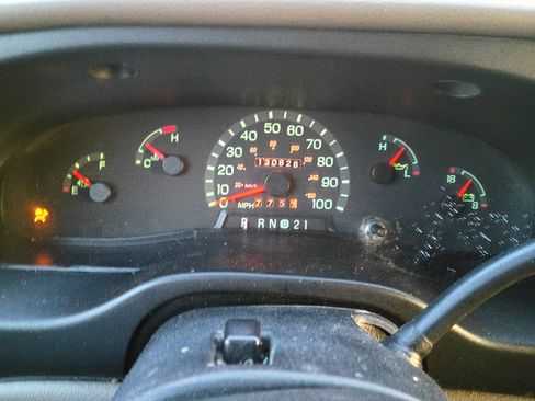 Used 1999 Ford E-150 and Econoline 150 image 9